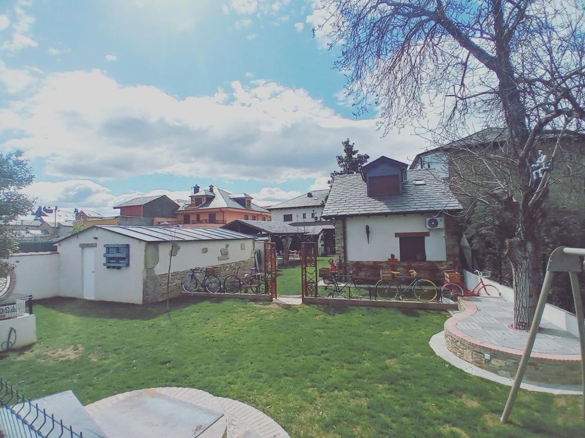Hostal La Medina De Camponaraya Εξωτερικό φωτογραφία