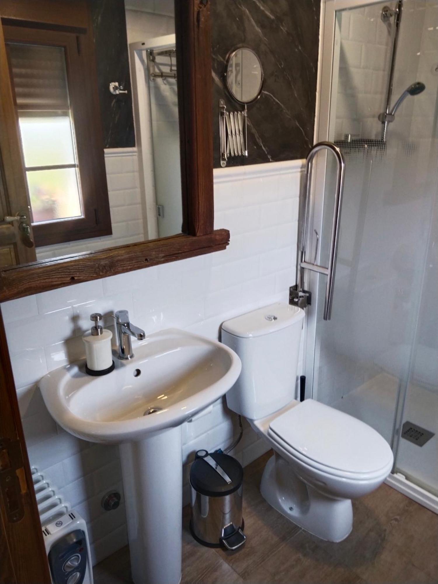 Hostal La Medina De Camponaraya Εξωτερικό φωτογραφία